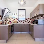 Splendide A Face A La - 3 Pieces, 2 Chambres, Terrasses, Climatisation - Fr-1-472-165 Appartement *