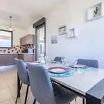 Splendide A Face A La - 3 Pieces, 2 Chambres, Terrasses, Climatisation - Fr-1-472-165 Appartement